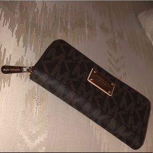 Michael Kors Logo Wallet